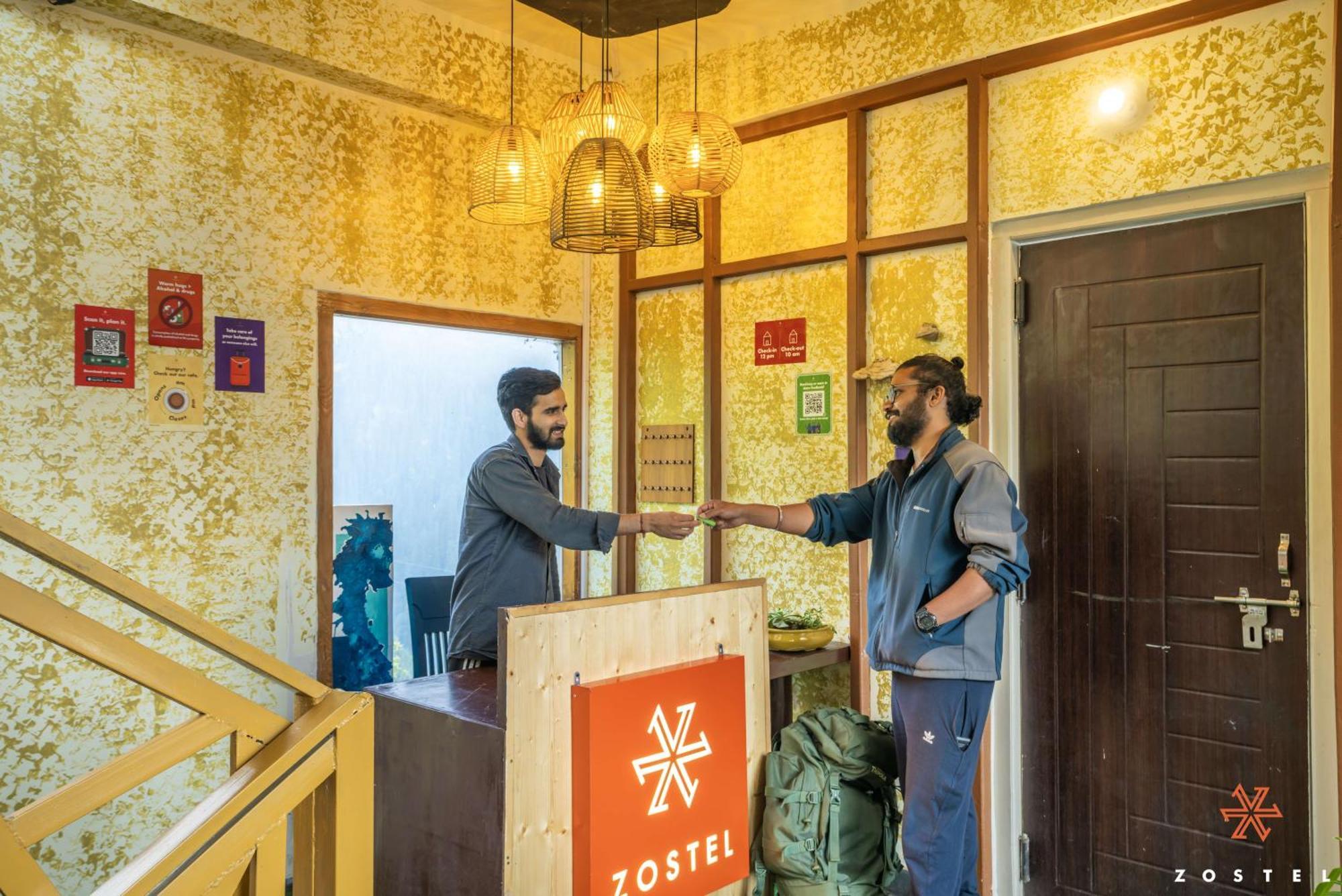 Zostel Shoja, Jibhi Hostel Exterior photo