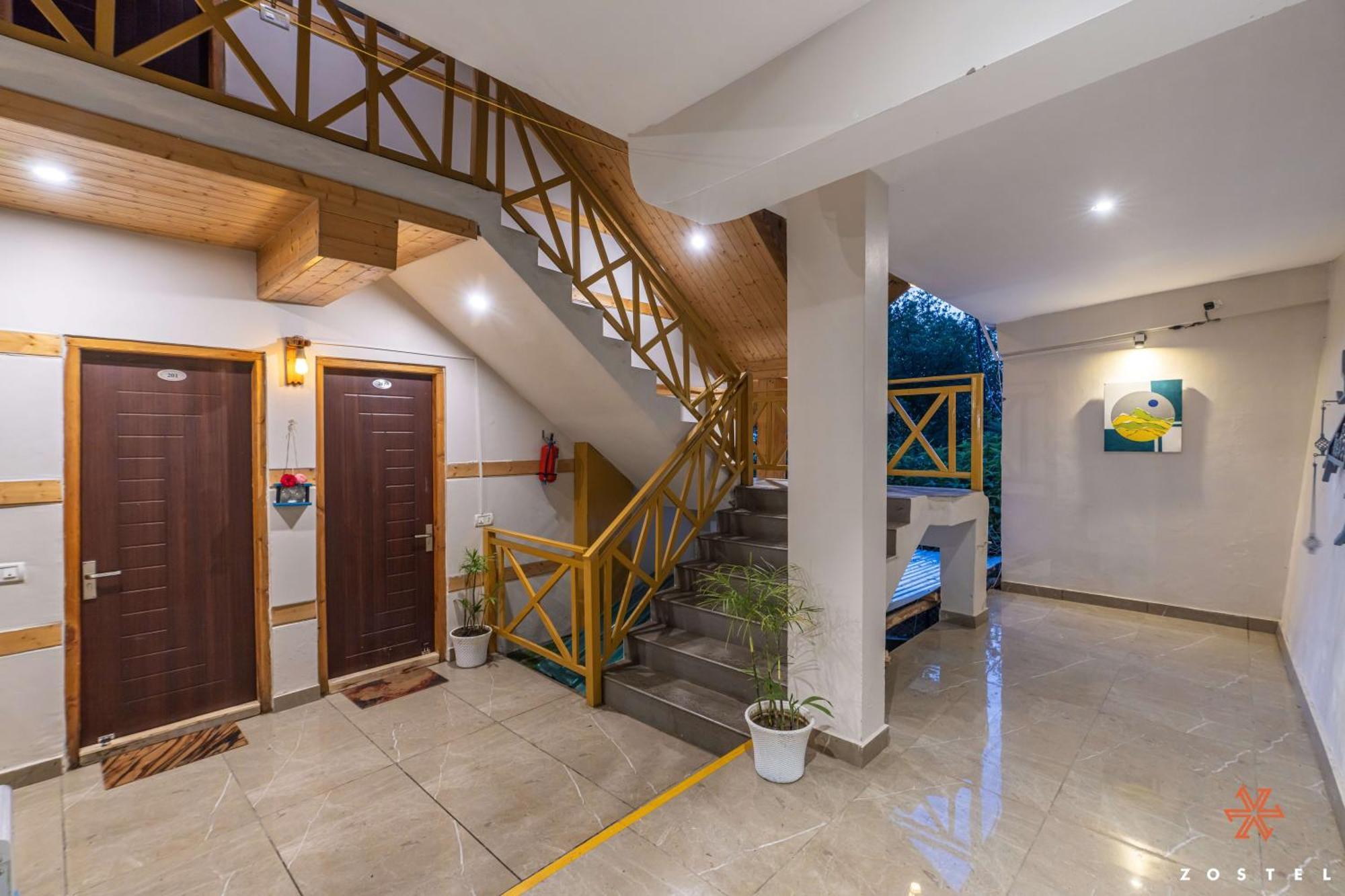 Zostel Shoja, Jibhi Hostel Exterior photo